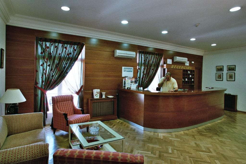Hostal Luis XV Madrid Bagian luar foto