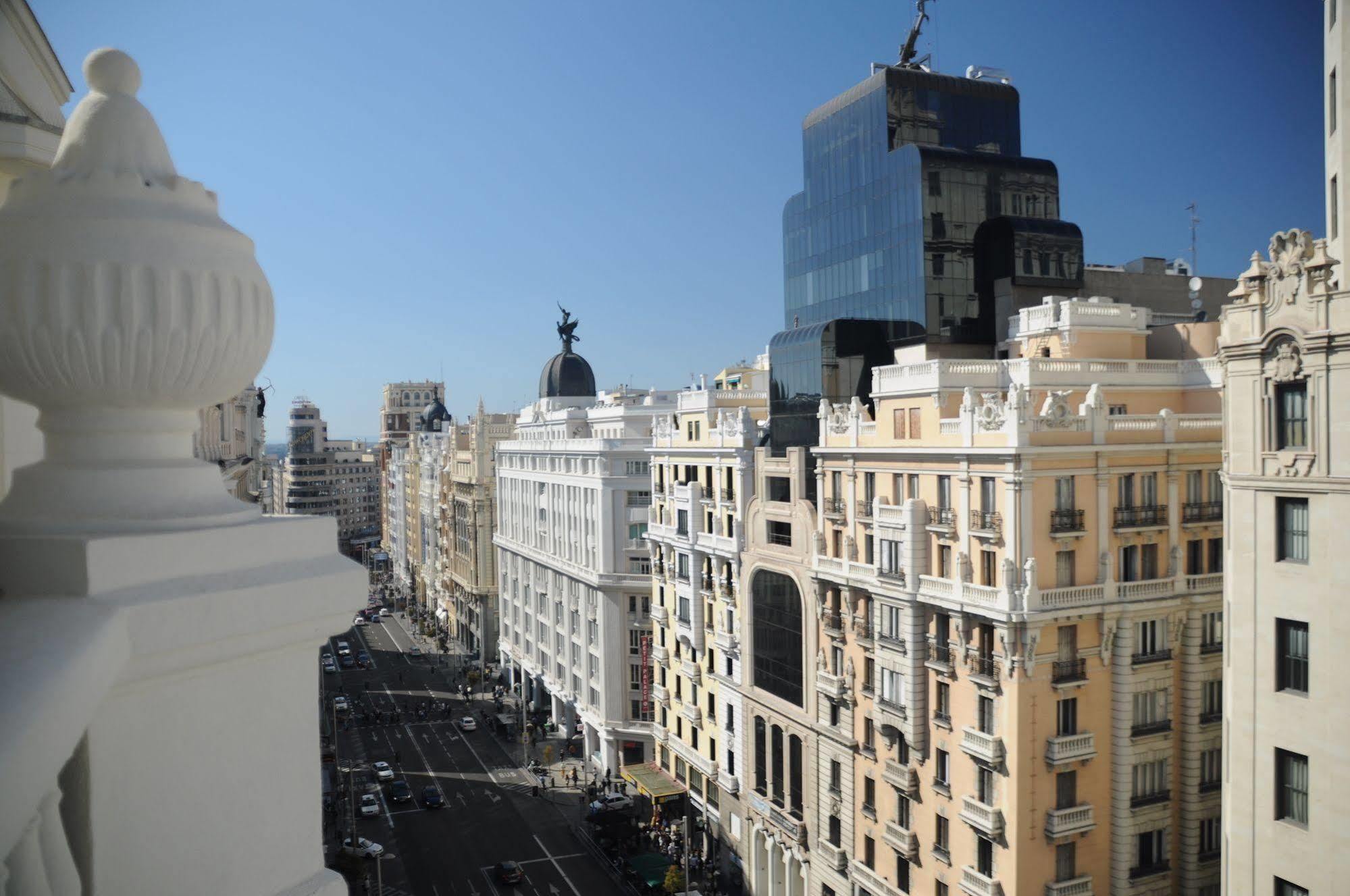 Hostal Luis XV Madrid Bagian luar foto